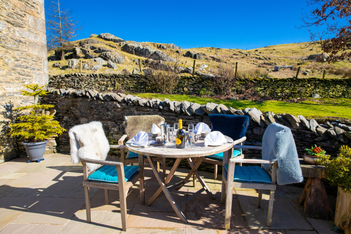 outdoor drinks at middle studfold farm